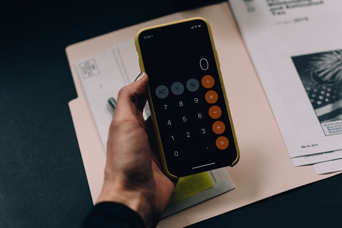 Cómo Convalidar un Carnet de Camión Extranjero en España en 2026